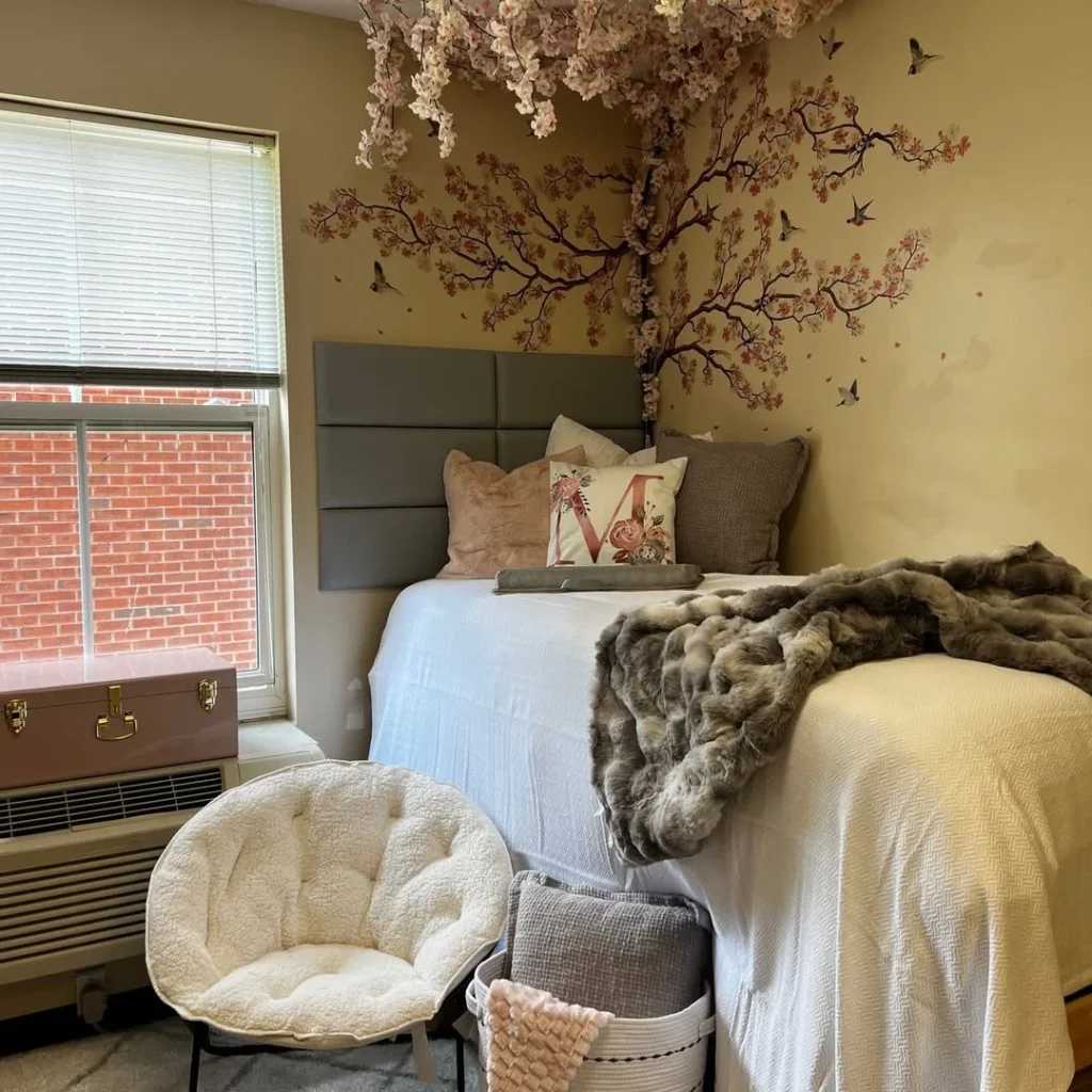 pink vine doem wall decor idea